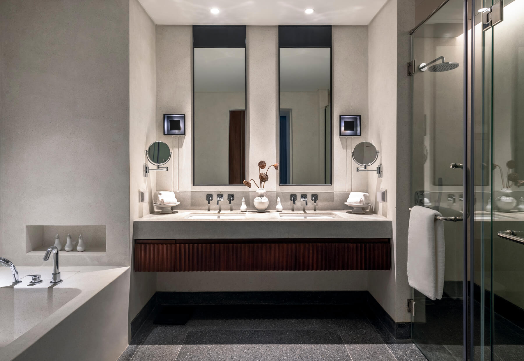 Treeline Urban Resort Executive Suite Bathroom